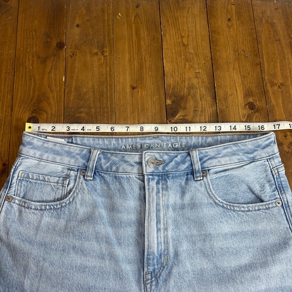 American Eagle Outfitters size 12 regular strigid light wash mom jeans - Picture 3 of 8
